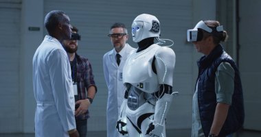 Bilim adamlarını taklit eden robot jestleri