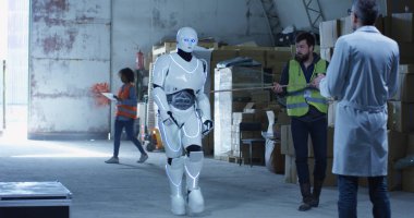 Mühendisler robot ile deneme