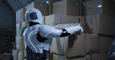 Bir depoda robot istifleme kutuları