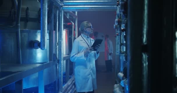 Matériel de contrôle scientifique féminin 