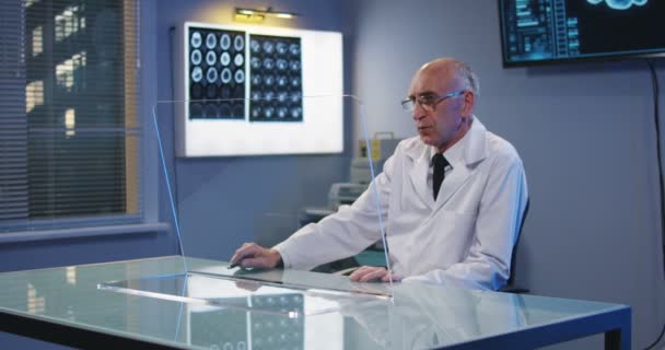 Doctor using transparent display screen — Stock Video