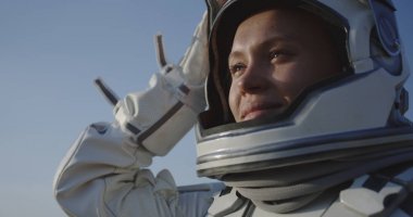 Astronot açılış kaskı