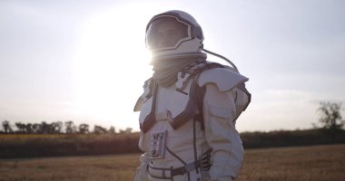 Mars'ta astronot açılış kaskı