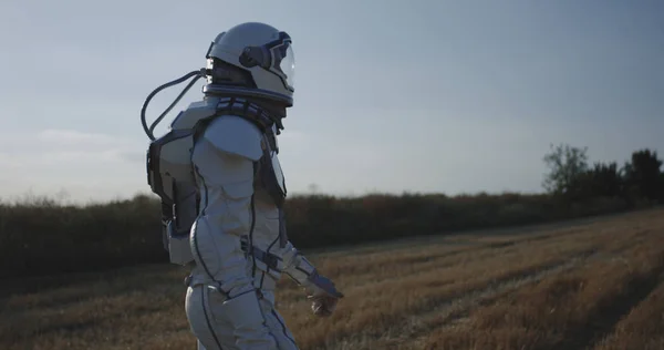 Man in space suit walking — Stok Foto