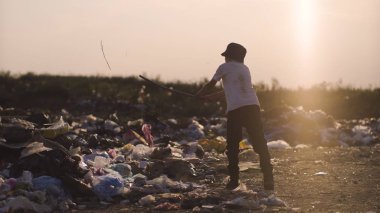 Çöplükteki çocuk