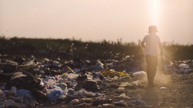 Çöplükteki çocuk