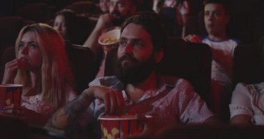 Sinemada film izleyen seyirciler büyüledi