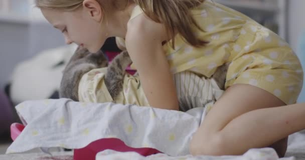 Girl nursing cat — Stock Video