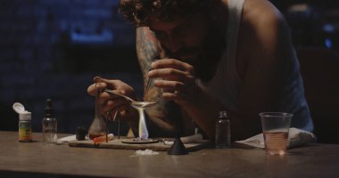 Bir kaşık adam Isıtma ilaç