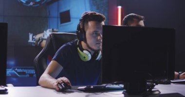 Takım turnuvada oynuyor