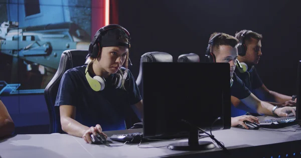 Gaming team winning match at tournament — Stock Photo, Image