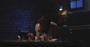 Bir kaşık adam Isıtma ilaç