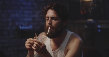 Bir kaşık adam Isıtma ilaç