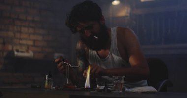 Bir kaşık adam Isıtma ilaç