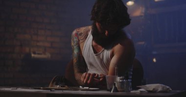 Genç adam aşırı doz ilaç