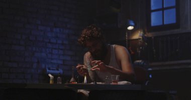 Bir kaşık adam Isıtma ilaç