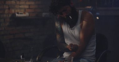 Genç adam aşırı doz ilaç