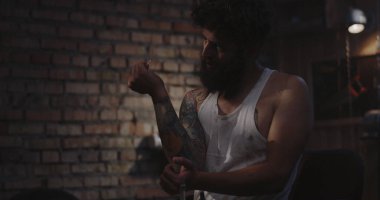 Genç adam aşırı doz ilaç