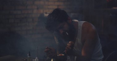 Bir kaşık adam Isıtma ilaç