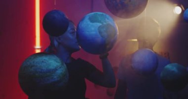 Genç öğretmen gezegen modelleri ile astronomi öğretim