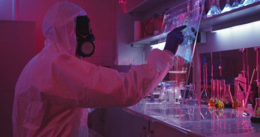 Holografik ekran kullanan bilim adamları