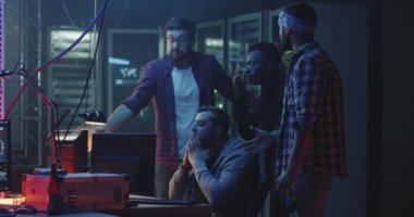 Hackerlar gergin bir argüman yaşıyor