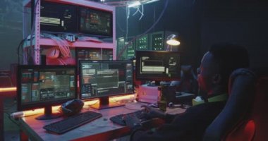 Hacker arkadaşından yardım isteyen