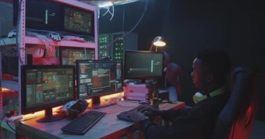 Hacker arkadaşından yardım isteyen