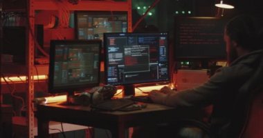 Başarıyı kutlayan genç hackerlar