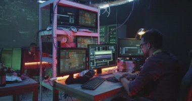 Hacker ekibi başarıyı kutluyor