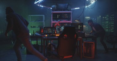 Başarısızlıktan sonra kaçan genç hackerlar