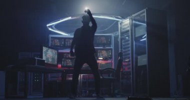 Hacker Vr eldiven ile hava kesme