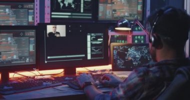 Genç hacker başarı kutluyor