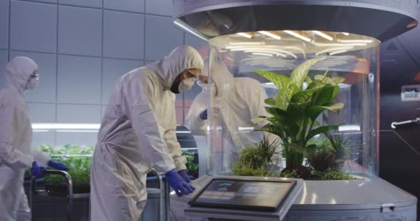 Biologists working in a lab on a Mars base — Stock Video