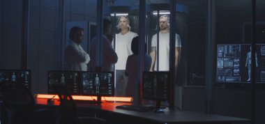 Bilim adamı astronotları uzay yolculuğuna hazırlıyor