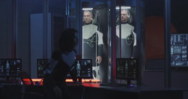 Scientifique étudiant la biologie humaine sur Mars 