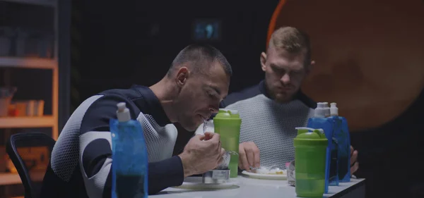 Marsianska basbesättningen äter lunch — Stockfoto