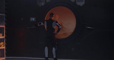 Mars üssünün penceresinden bakan astronot.