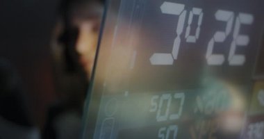 Mars üssündeki verileri analiz eden astronotlar