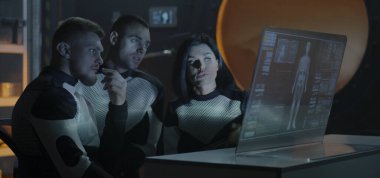 Astronot insan biyolojisi verilerini analiz ediyor