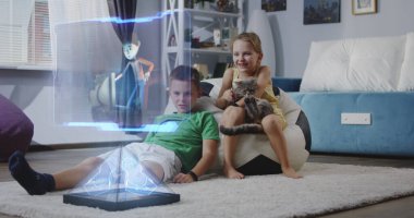 Çocuklar holografik animasyon filmi izliyor.