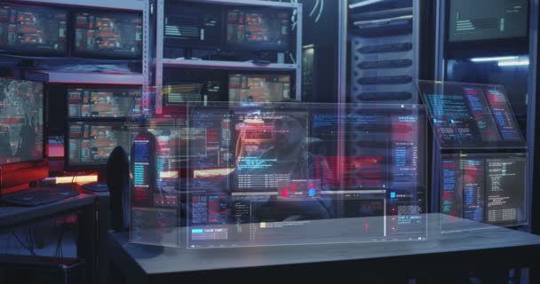 Hacker beobachten holographische Bildschirme — Stockvideo