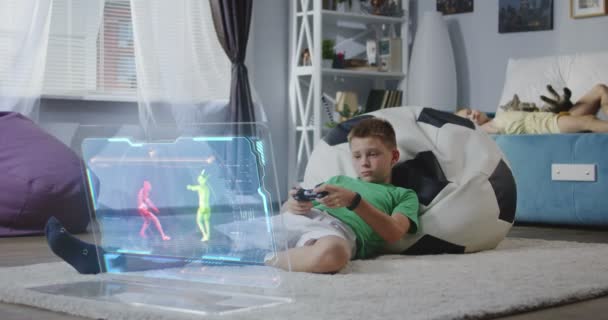 Niño jugando videojuego futurista — Vídeo de stock
