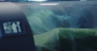 Astronotlar cam kapsüllerde uyur.