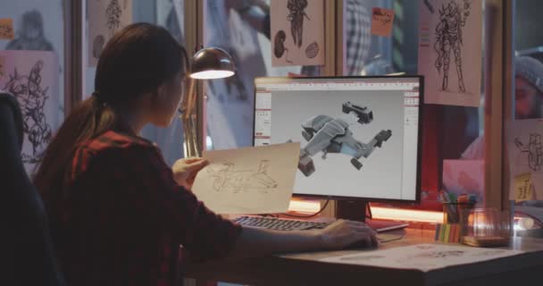 Kvinna modellera ett flygplan på datorn — Stockvideo