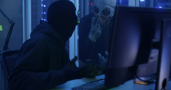 Hacker brechen in Rechenzentrum ein — Stockfoto