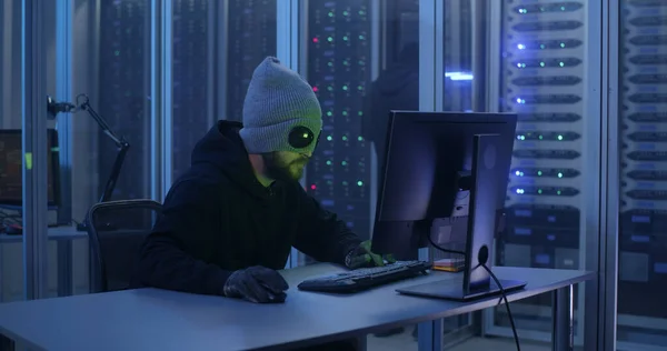 Hackers breaking into a data center — Stock Photo, Image