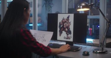 Kadın grafik tasarımcısı tasnif sanatı