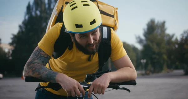 Messaggero in bicicletta in pausa — Foto Stock