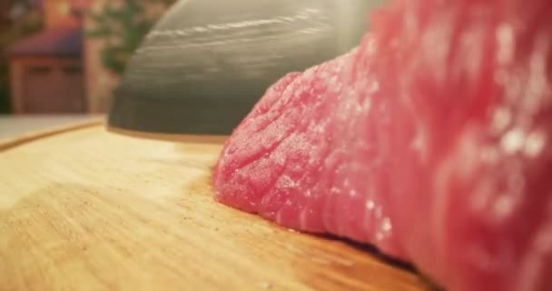 Mięso krojone nożem — Wideo stockowe